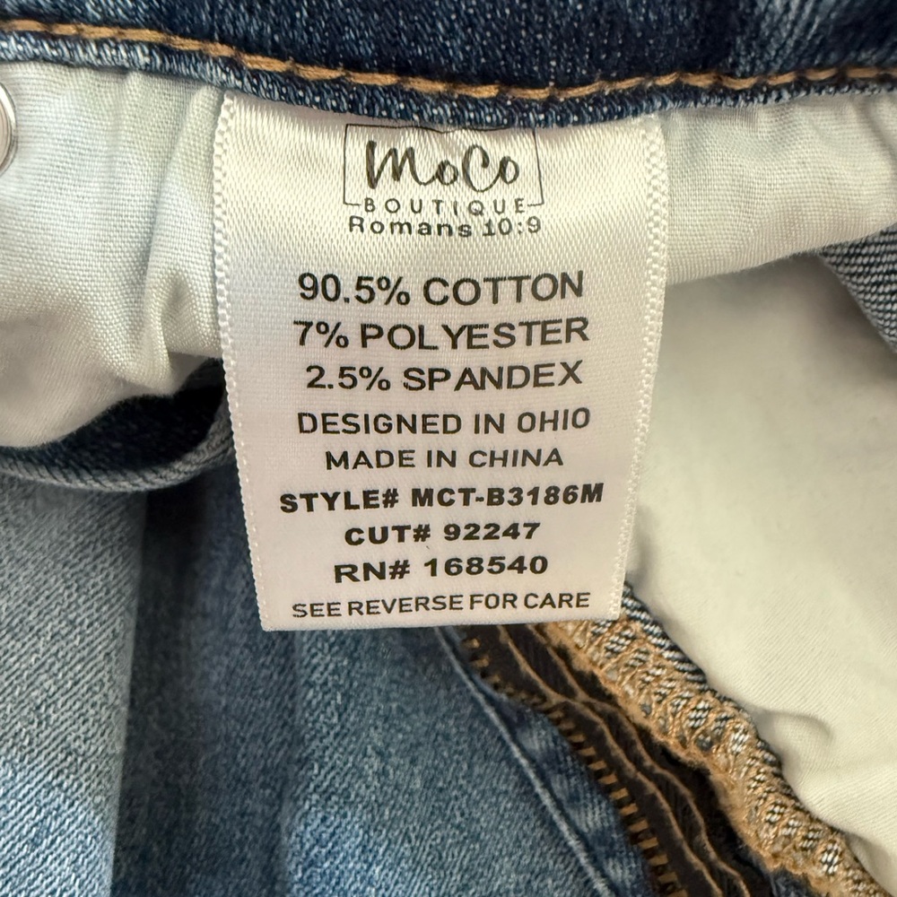 NWOT MOCO Boutique Women’s Kick Flare Cropped Jeans! Size 6! - Picture 5 of 7